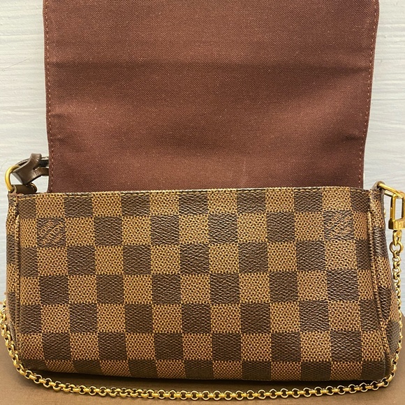 ⛔️SOLD⛔️Favorite PM Damier Ebene Crossbody(DU2143) - Picture 5 of 8